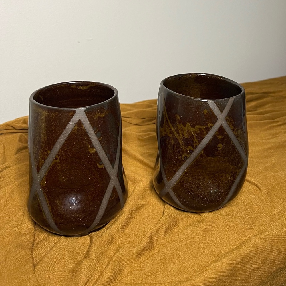 Vases (2) Brown - Picture 3 of 14